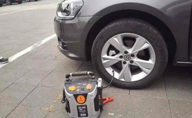 廉江汽车搭电案例